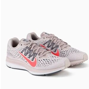 Nike Women’s Zoom Winflo 5 Rose Flash Crimson Athletic Running Sneaker Size 7